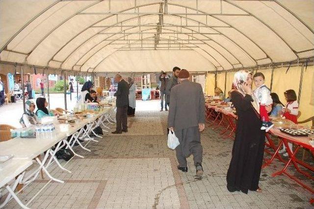 Anadolu Gençlik Derneği’nden Kermes