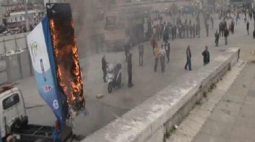 &Ccedil;&ouml;p Kamyonetinin Kasasında &Ccedil;ıkan Yangın S&ouml;nd&uuml;r&uuml;ld&uuml;