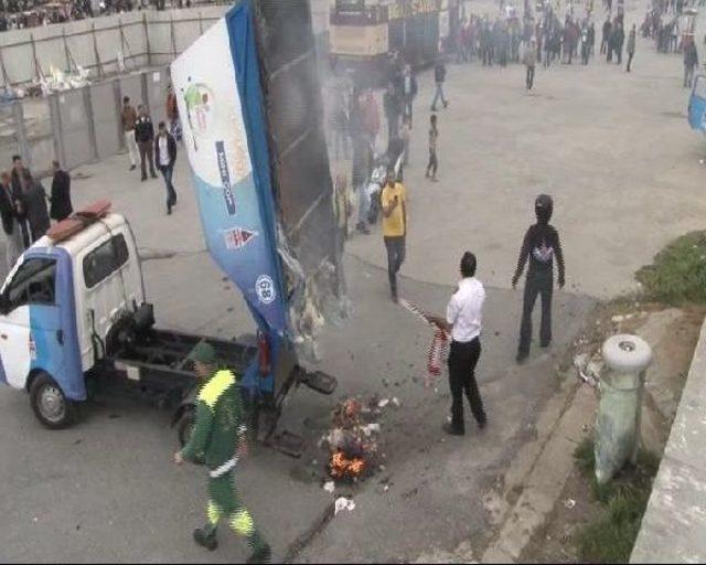 Çöp Kamyonetinin Kasasında Çıkan Yangın Söndürüldü