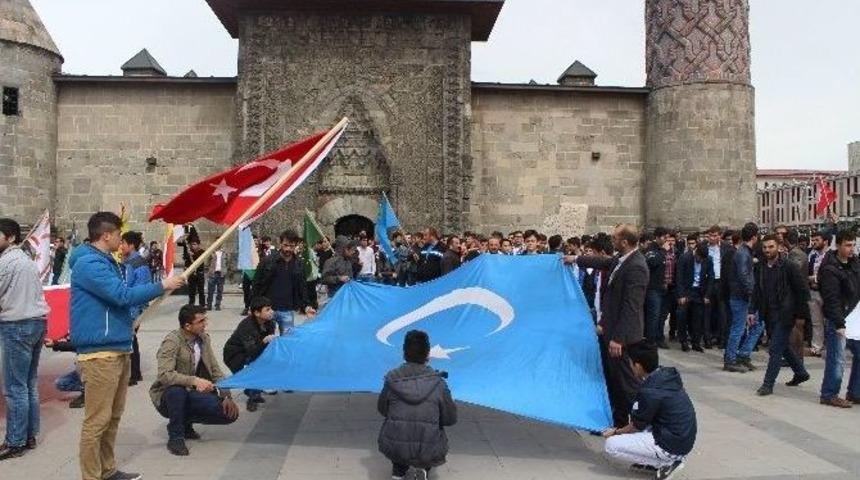 Erzurum &Uuml;lk&uuml; Ocakları&rsquo;ndan &ldquo;3 Mayıs T&uuml;rk&ccedil;&uuml;l&uuml;k G&uuml;n&uuml;&rdquo; Y&uuml;r&uuml;ş&uuml;