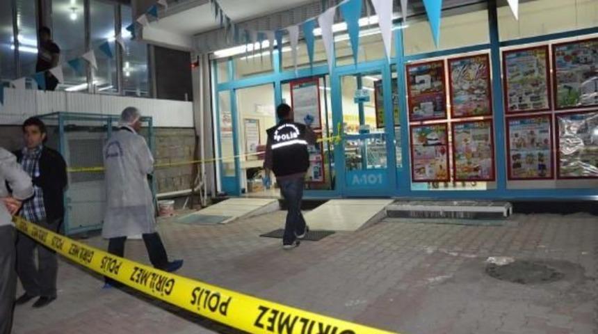 Soymaya Geldiği Markette T&uuml;feğini &Ccedil;alışanlara Kaptırdı