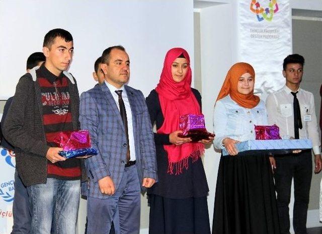 Ufka Yolculuk&rsquo;ta Dereceye Girenlere &Ouml;d&uuml;lleri Verildi 1