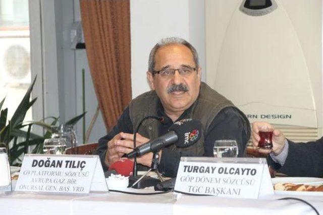 Meslek &Ouml;rg&uuml;tlerinden "gazetecilik I&ccedil;in Ayağa Kalk" &Ccedil;ağrısı 1