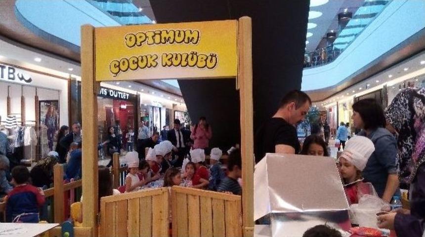 İstanbul Yenisahra Optimum Avm De &rsquo;optimum &Ccedil;ocuk Kulubu&rsquo; Tarafından Kurabiye S&uuml;sleme At&ouml;lyesi Kuruldu