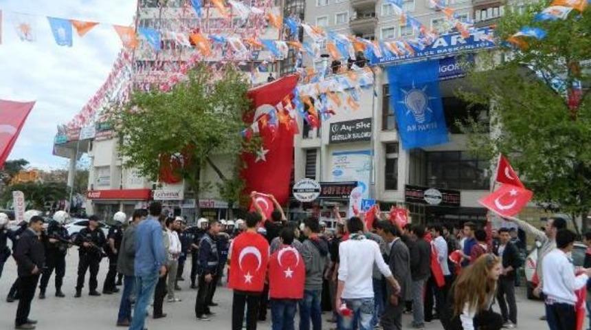 Mhp Binası Yanına Hdp Se&ccedil;im B&uuml;rosu A&ccedil;ınca Gerginlik &Ccedil;ıktı