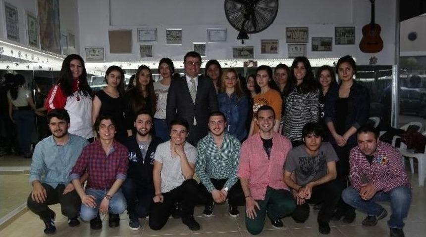 Başkan Taş&ccedil;ı Dans&ccedil;ılarla Buluştu