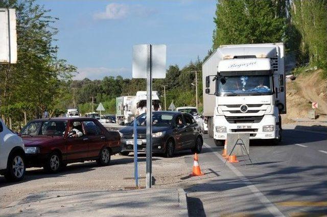 Tatilciler Lapseki&rsquo;de Feribot Kuyruğuna Takıldı 1