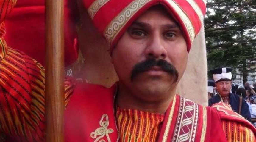 &Uuml;lk&uuml;c&uuml;ler Mehter Marşıyla Y&uuml;r&uuml;d&uuml;