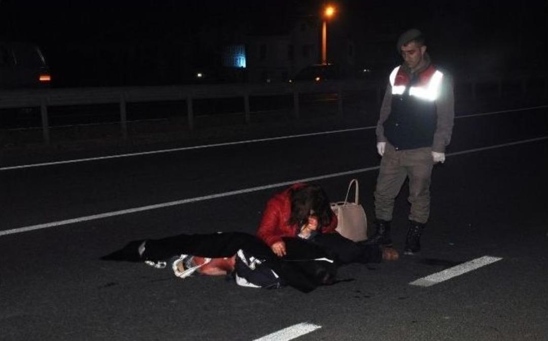 Kaza Yaptığı Aracına Bakarken 2 Ara&ccedil; &Uuml;zerinden Ge&ccedil;ti