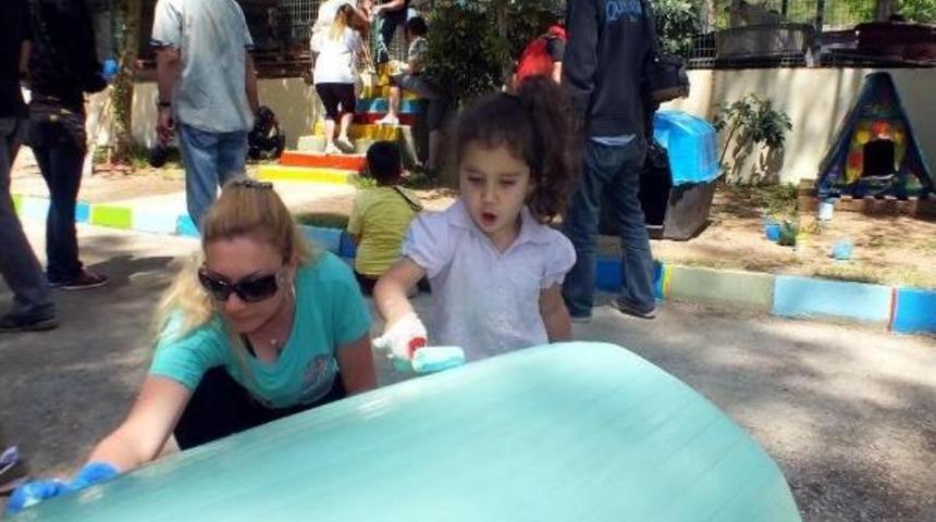 Hayvanseverler Barınağı Rengarenk Boyadı