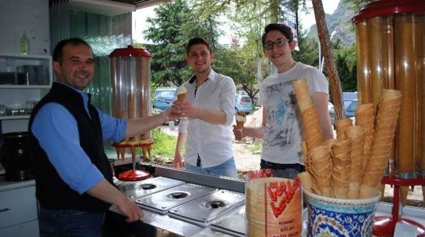 K&uuml;tahya&rsquo;dan Amasya&rsquo;ya 20 Yıllık Dondurma Yolculuğu