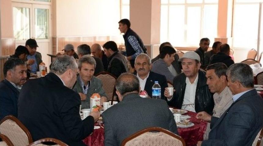 Ak Parti Afyonkarahisar Milletvekili Adayları Muhtarları Dinledi