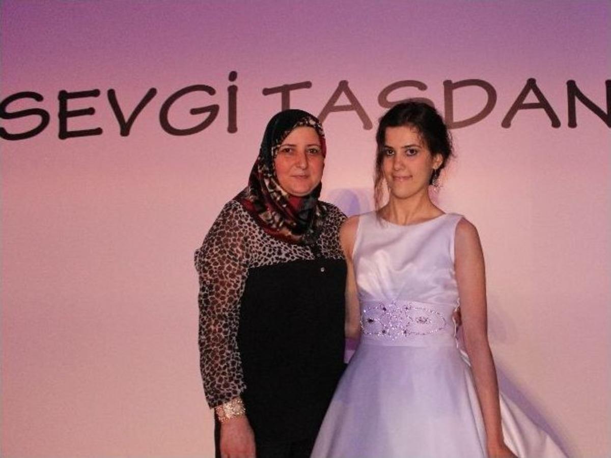 Gelinlik Hayali Defilede Ger&ccedil;ek Oldu