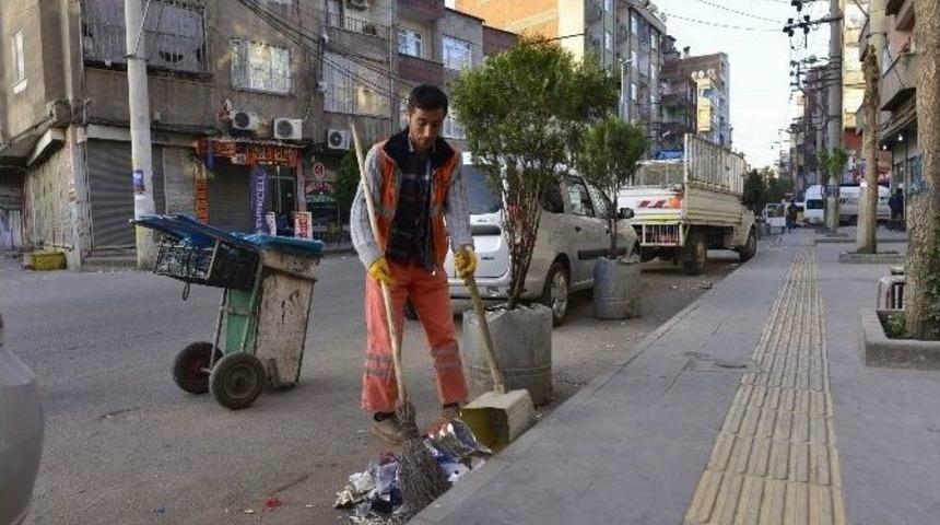 Diyarbakır 329 İş&ccedil;i İle Temizleniyor