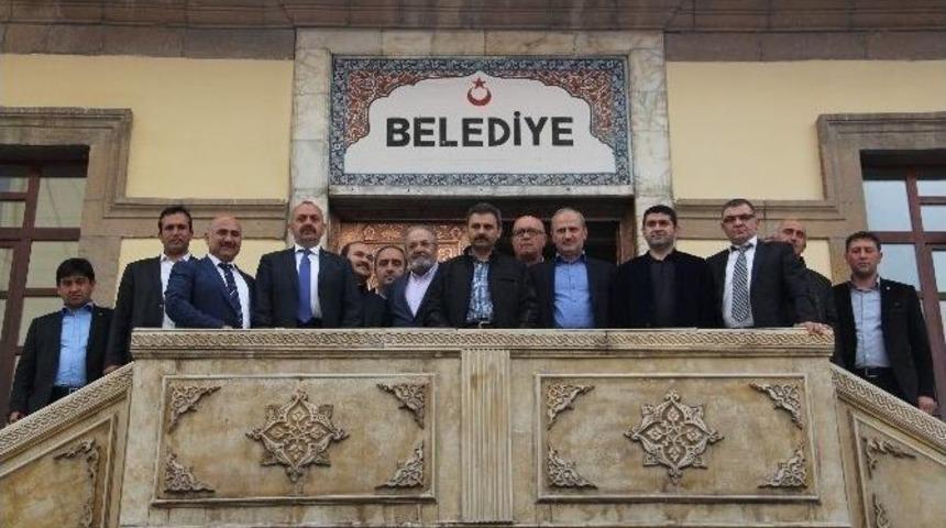 İl&ccedil;elerin Yol Sorununa Neşter Vuruluyor