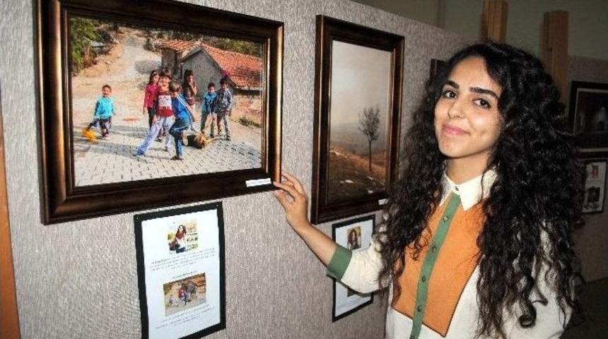 &Uuml;niversiteliler Şehir Şehir Dolaşıp Fotoğraf &Ccedil;ektiler