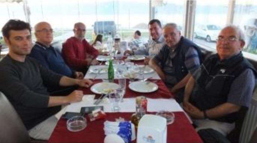 Burhaniye&rsquo;de Gazeteciler Yemekte Bir Araya Geldi