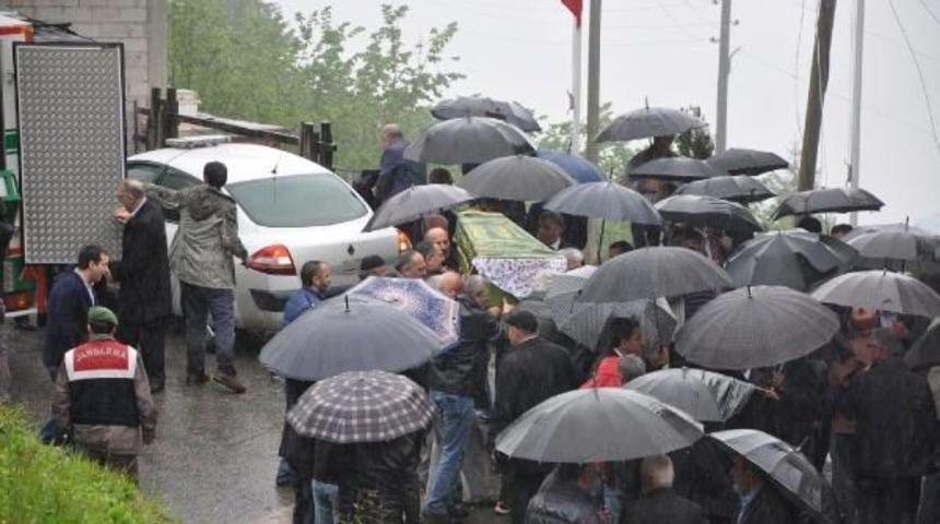 İ&ccedil;işleri Bakanı &Ouml;zt&uuml;rk&rsquo;&Uuml;n Hala Acısı