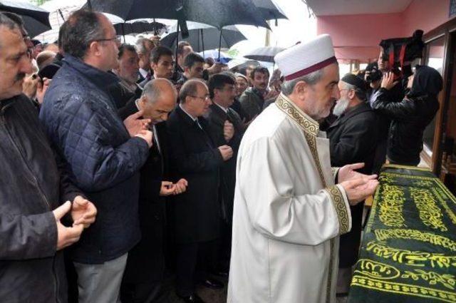 İ&ccedil;işleri Bakanı &Ouml;zt&uuml;rk&rsquo;&Uuml;n Hala Acısı 2