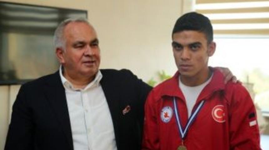 Balkan Şampiyonundan Başkan Tollu&rsquo;ya Ziyaret