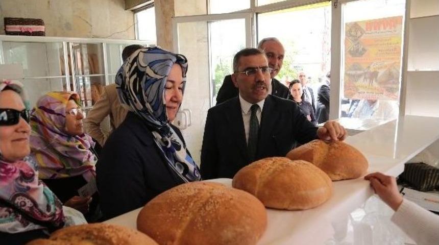 &Ccedil;elikcan Ve Milletvikili Adayı Tekin Kozan&rsquo;da Esnafla Buluştu