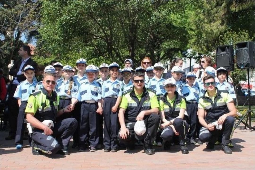 Minik &Ouml;ğrenciler Trafik Kurallarını Uygulamalı &Ouml;ğrendi