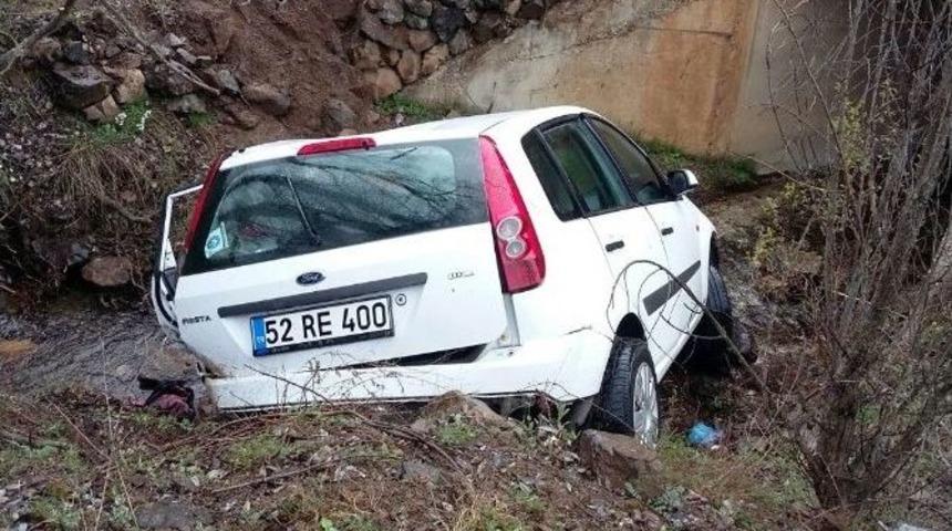 G&uuml;m&uuml;şhane&rsquo;de Trafik Kazası: 4 Yaralı