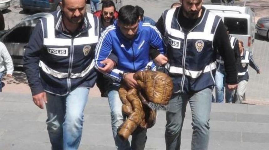 K&uuml;tahya'da Uyuşturucu Operasyonu: 13 G&ouml;zaltı