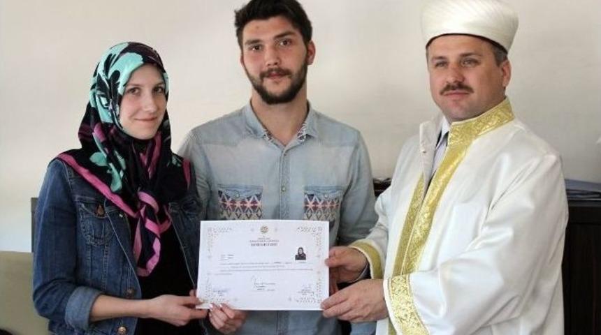 Avusturyalı Gen&ccedil; Kız M&uuml;sl&uuml;man Oldu