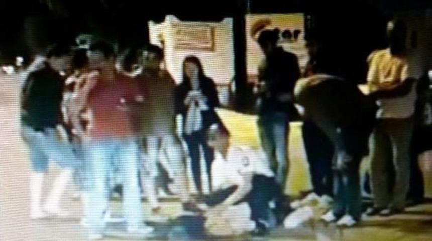 G&ouml;z&uuml;n&uuml;n &Ouml;n&uuml;nde Otomobil &Ccedil;arpan Ablası &Ouml;ld&uuml;