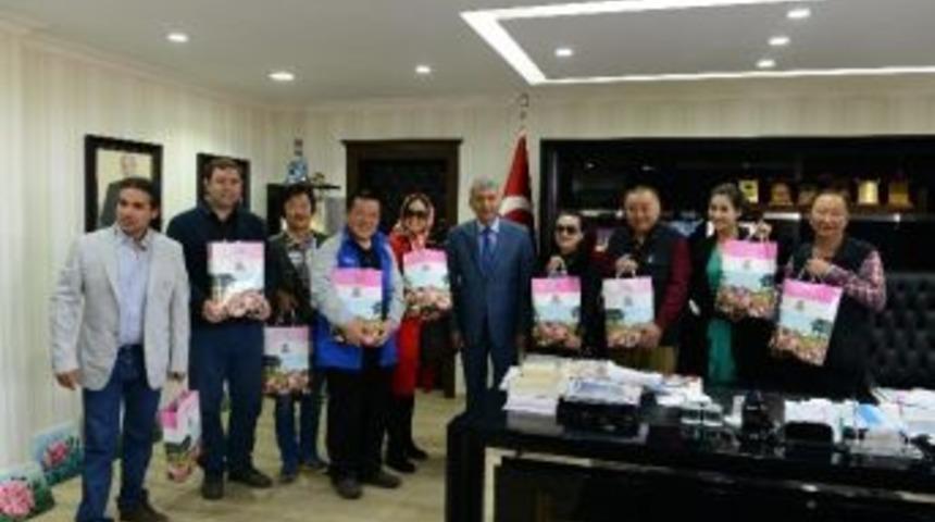 &Ccedil;inli Heyet Başkan G&uuml;naydın&rsquo;ı Ziyaret Etti