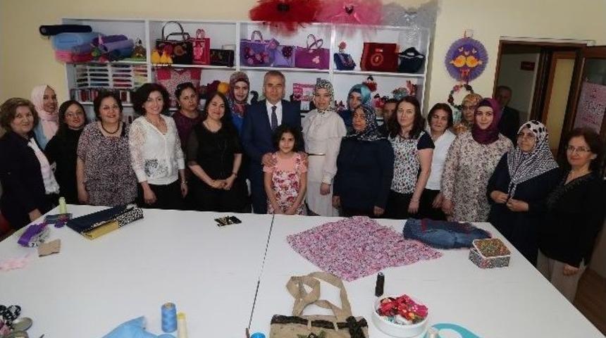 Giyim Tasarım Kursiyerlerine Sertifika