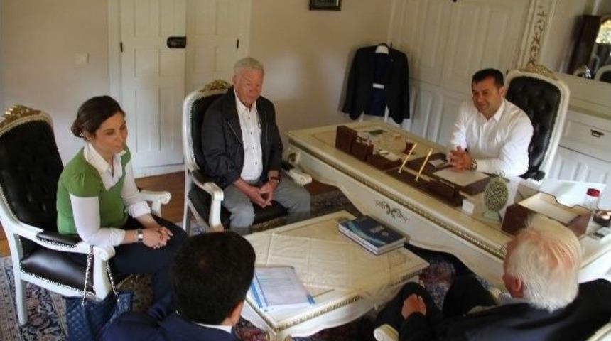 Başkan Y&uuml;cel, Kardeş Şehirlerden Konukları Kabul Etti