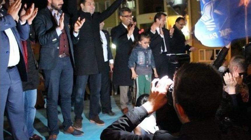 Uşak Ak Parti Milletvekili Adayları Toki&rsquo;de Vatandaşla Buluştu