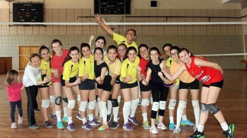 Çiftlikköy’ün Sultanları Gözünü Son 16’ya Dikti