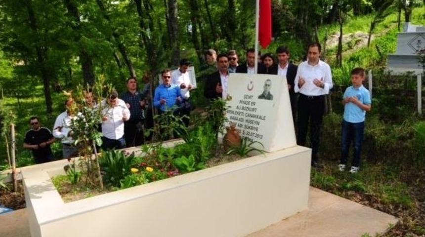 Mhp Milletvekili Adayı Tuna, Şehit Askerin Mezarını Ziyaret Etti