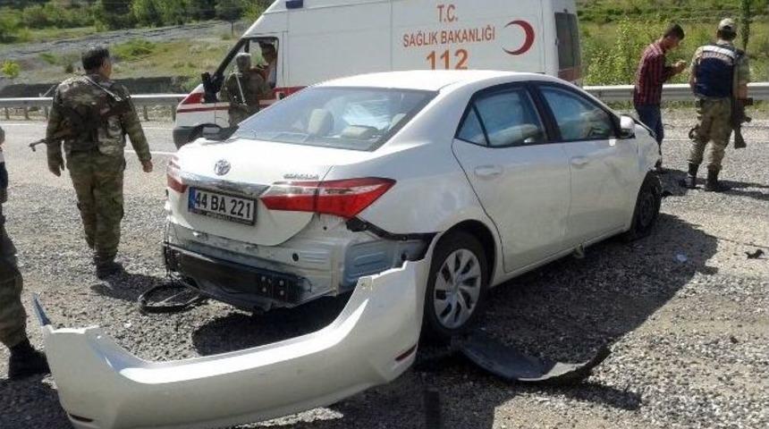 Adıyaman&rsquo;da İki Otomobil &Ccedil;arpıştı: 5 Yaralı