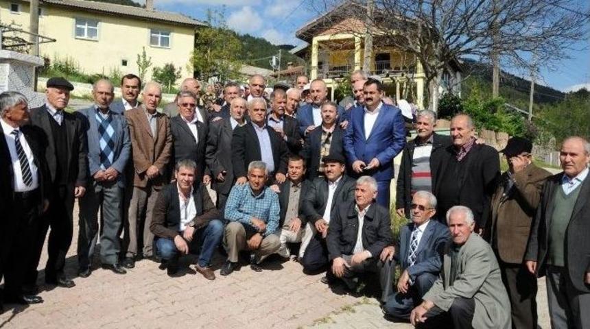 Dışişleri Bakanı &Ccedil;avuşoğlu&rsquo;ndan Mahalle Gezileri