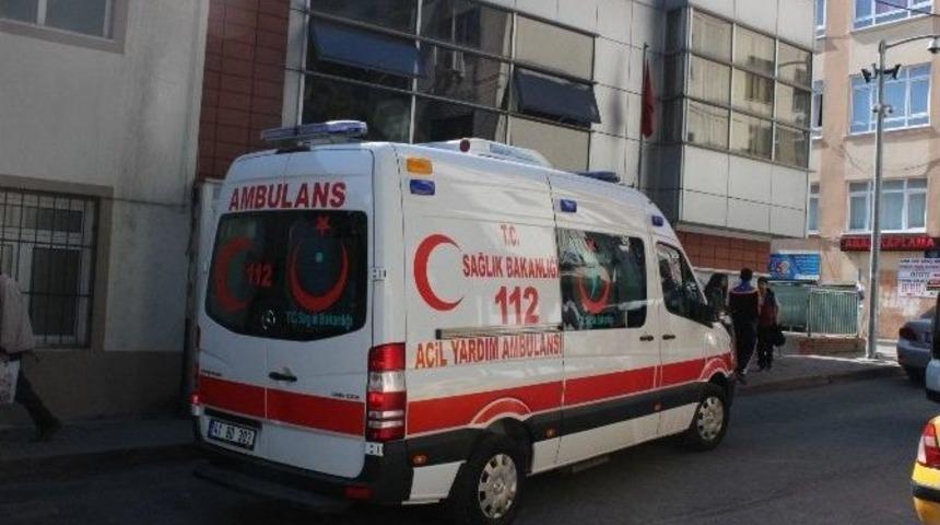 Laf Atma Meselesinde Kan D&ouml;k&uuml;ld&uuml;: 1 Yaralı