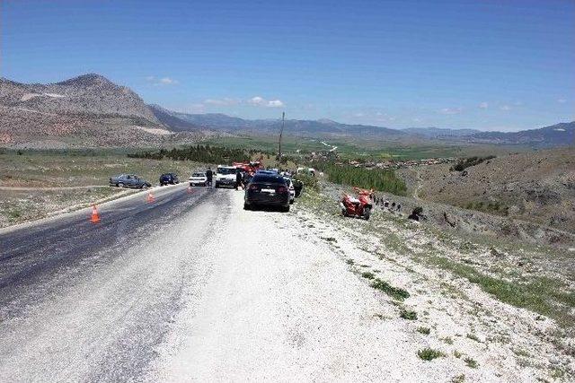 Okula Giden Öğretmenler, Otomobille Uçuruma Yuvarlandı