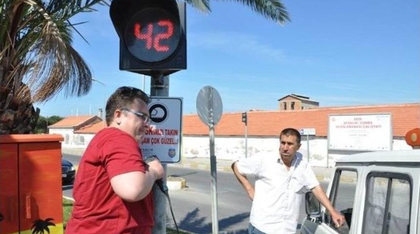 Ayvalık Belediyesi &ldquo;kask&rsquo;ınızı Takın Yaşam &Ccedil;ok G&uuml;zel&rdquo;