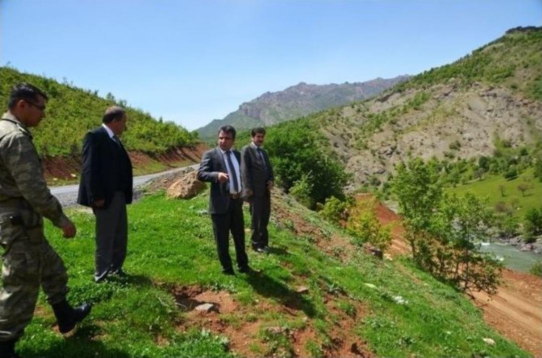 Şemdinli Kaymakamı &Ouml;zt&uuml;rk&rsquo;ten K&ouml;y Ziyaret