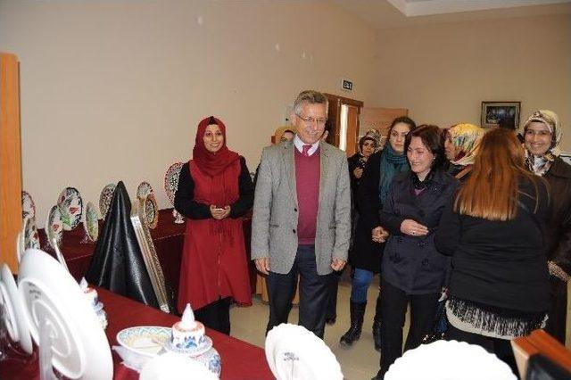 Yozgat Belediyesi Tarafından A&ccedil;ılan Kurslarda &Uuml;retilen &Uuml;r&uuml;nler Sergilendi 1