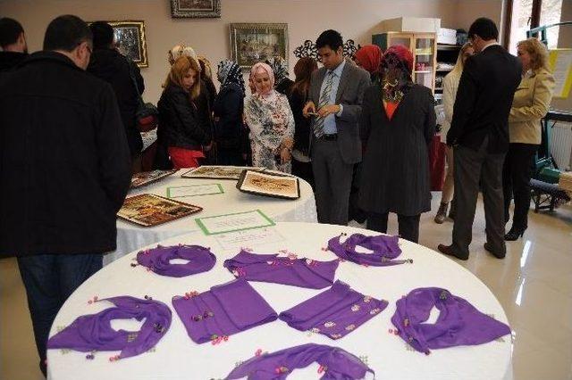 Yozgat Belediyesi Tarafından A&ccedil;ılan Kurslarda &Uuml;retilen &Uuml;r&uuml;nler Sergilendi 2