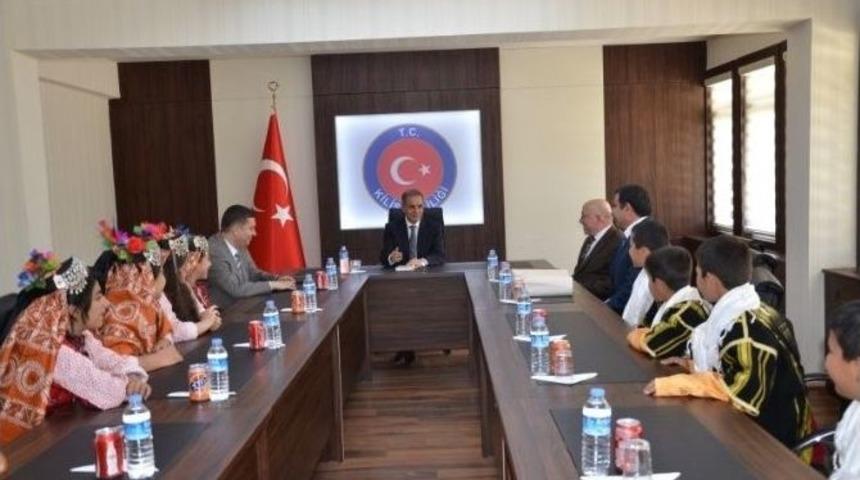 Dubai&rsquo;den D&ouml;nen &Ouml;ğrencilerden Vali Tapsız&rsquo;a Ziyaret