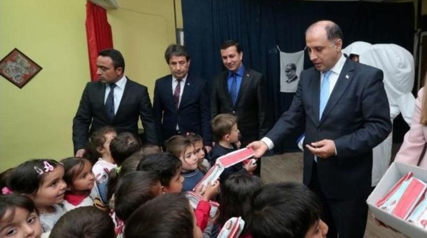 Vali &Ccedil;omaktekin &Ouml;ğrencilere Diş Sağlık Seti Dağıttı