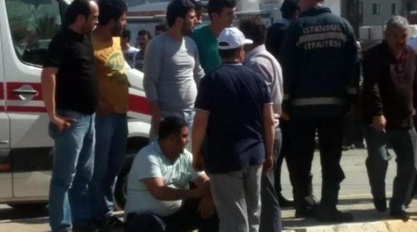 Fotoğraflar / Kırmızı Işıkta Ge&ccedil;en Hafriyat Kamyonu 2 Kişi Ezdi: 1 &Ouml;l&uuml;, 1 Ağır Yaralı