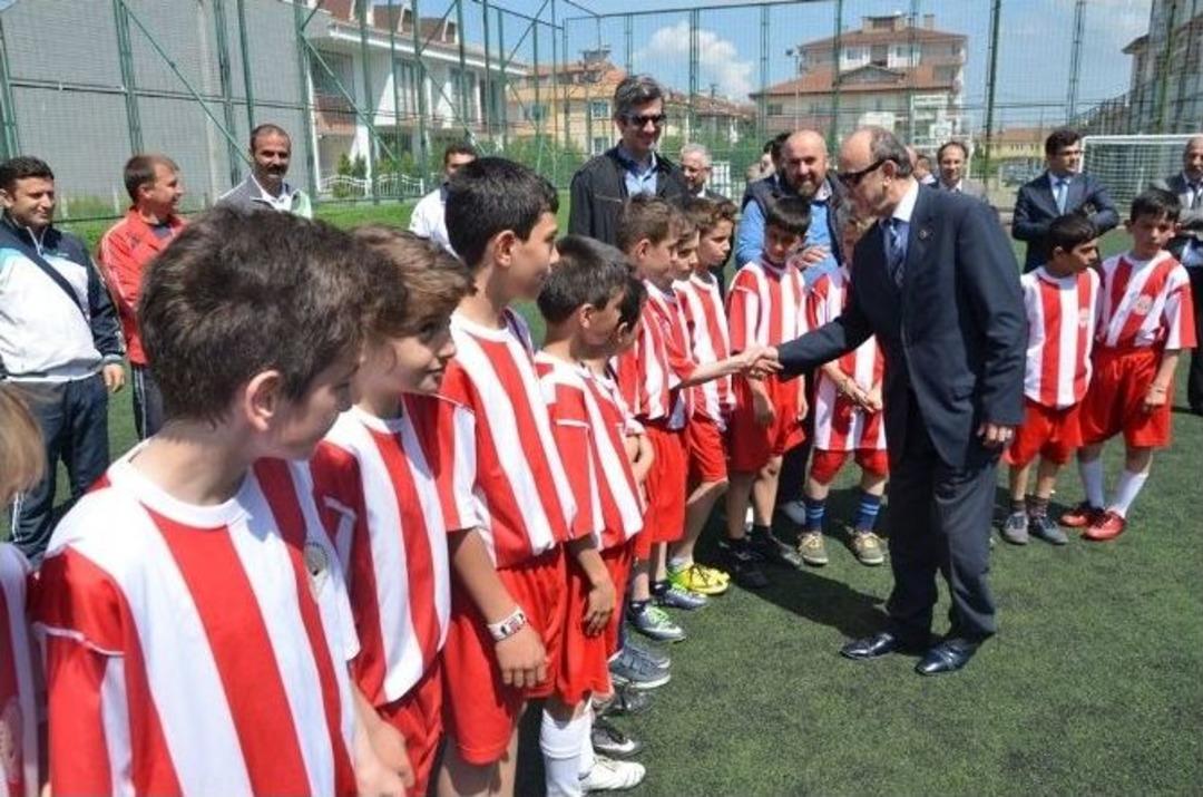 Şampiyon, K&uuml;p&ccedil;&uuml;ler Ortaokulu