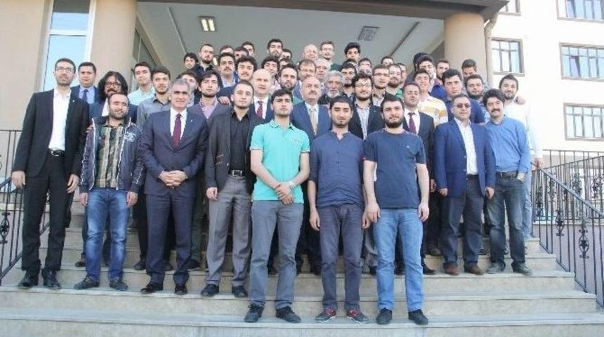 Sabah Namazını Camide Kılan Bakan, Daha Sonra 2 Hastane Ziyaret Etti