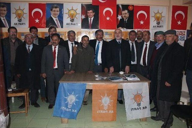 Ak Partili Fırat Karayazı&rsquo;ya &Ccedil;ıkarma Yaptı 1